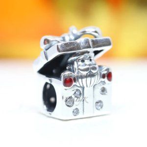 PANDORA Santa in a Giftbox Charm 798470C01